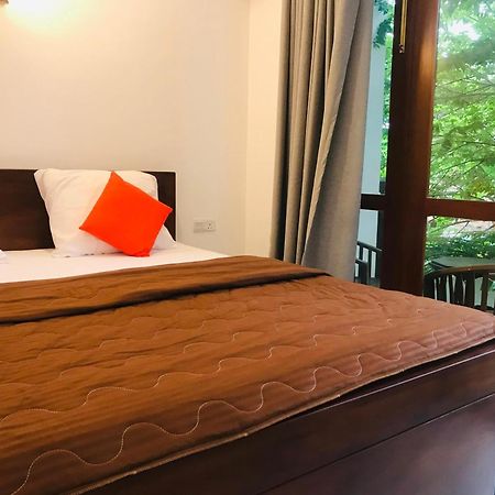 Blue Whales Hotel Хіккадува Екстер'єр фото