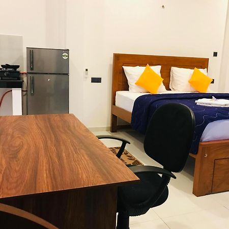 Blue Whales Hotel Хіккадува Екстер'єр фото