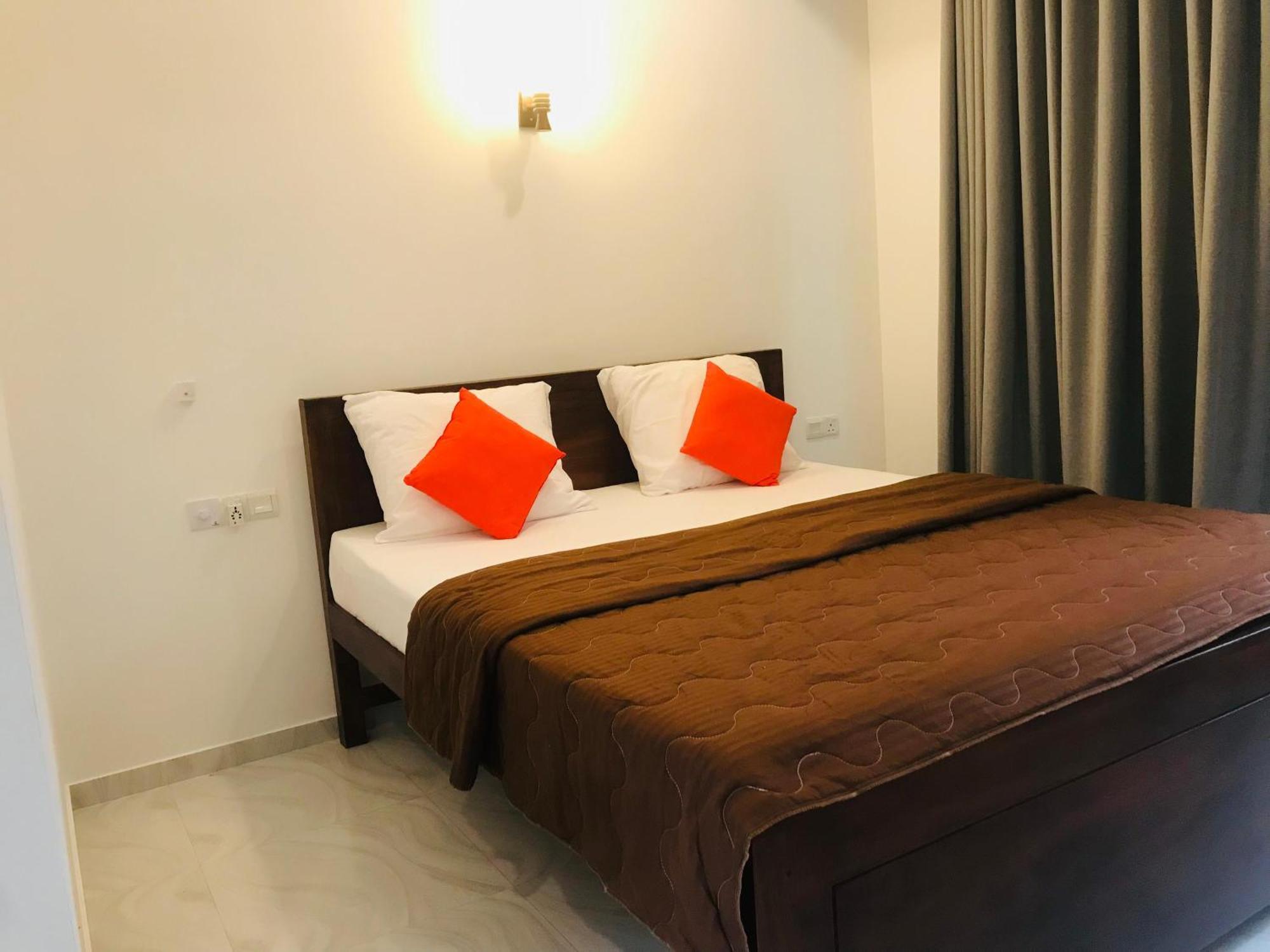 Blue Whales Hotel Хіккадува Екстер'єр фото