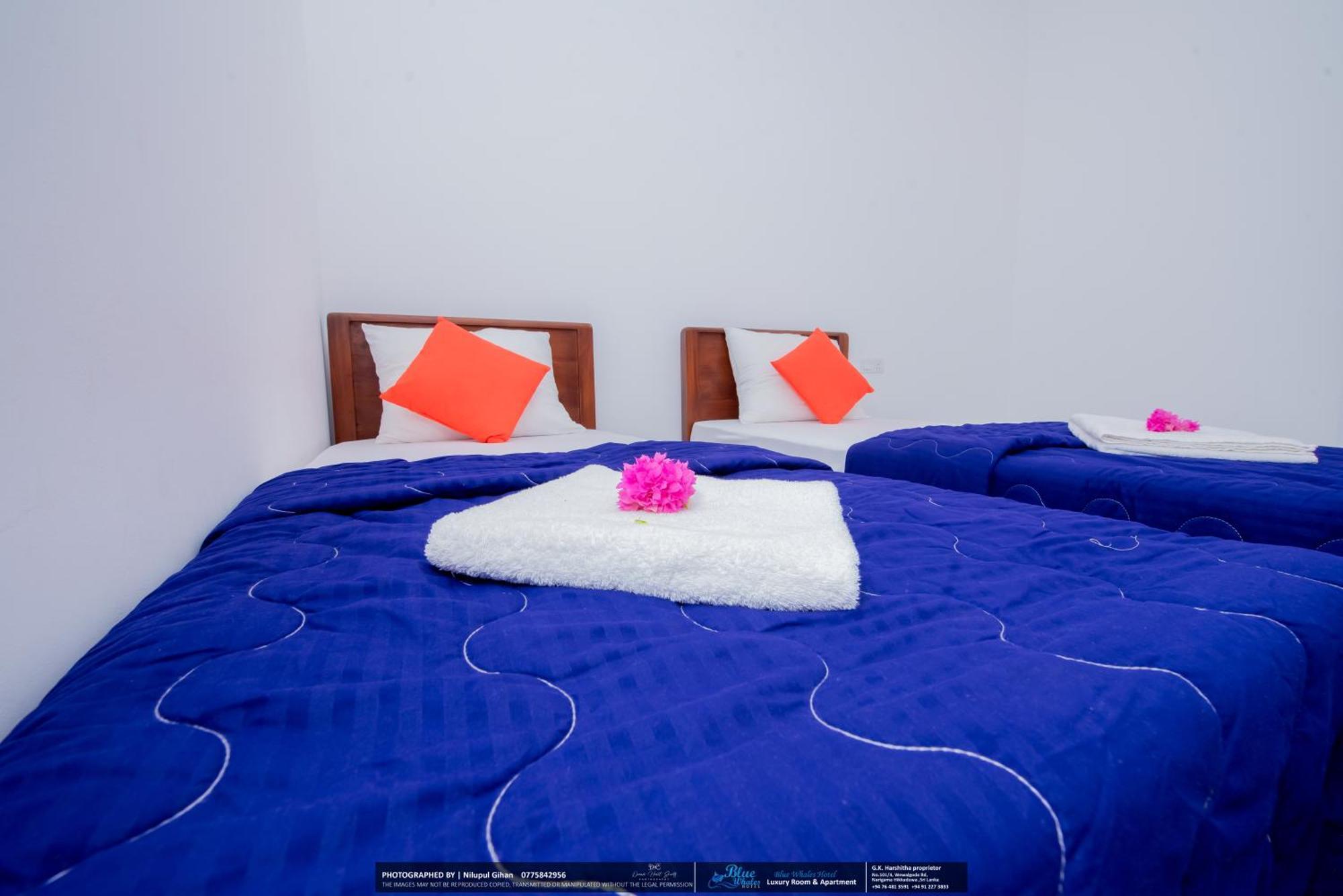 Blue Whales Hotel Хіккадува Екстер'єр фото