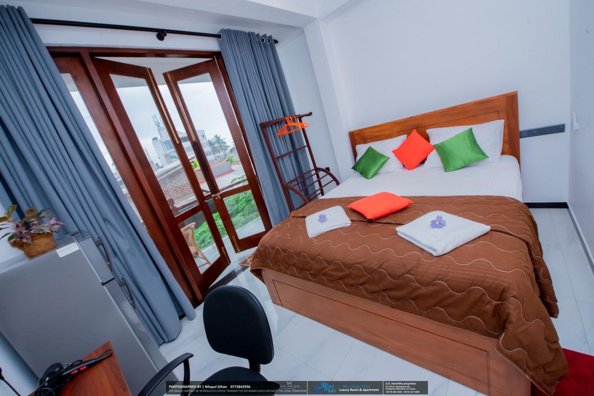 Blue Whales Hotel Хіккадува Екстер'єр фото