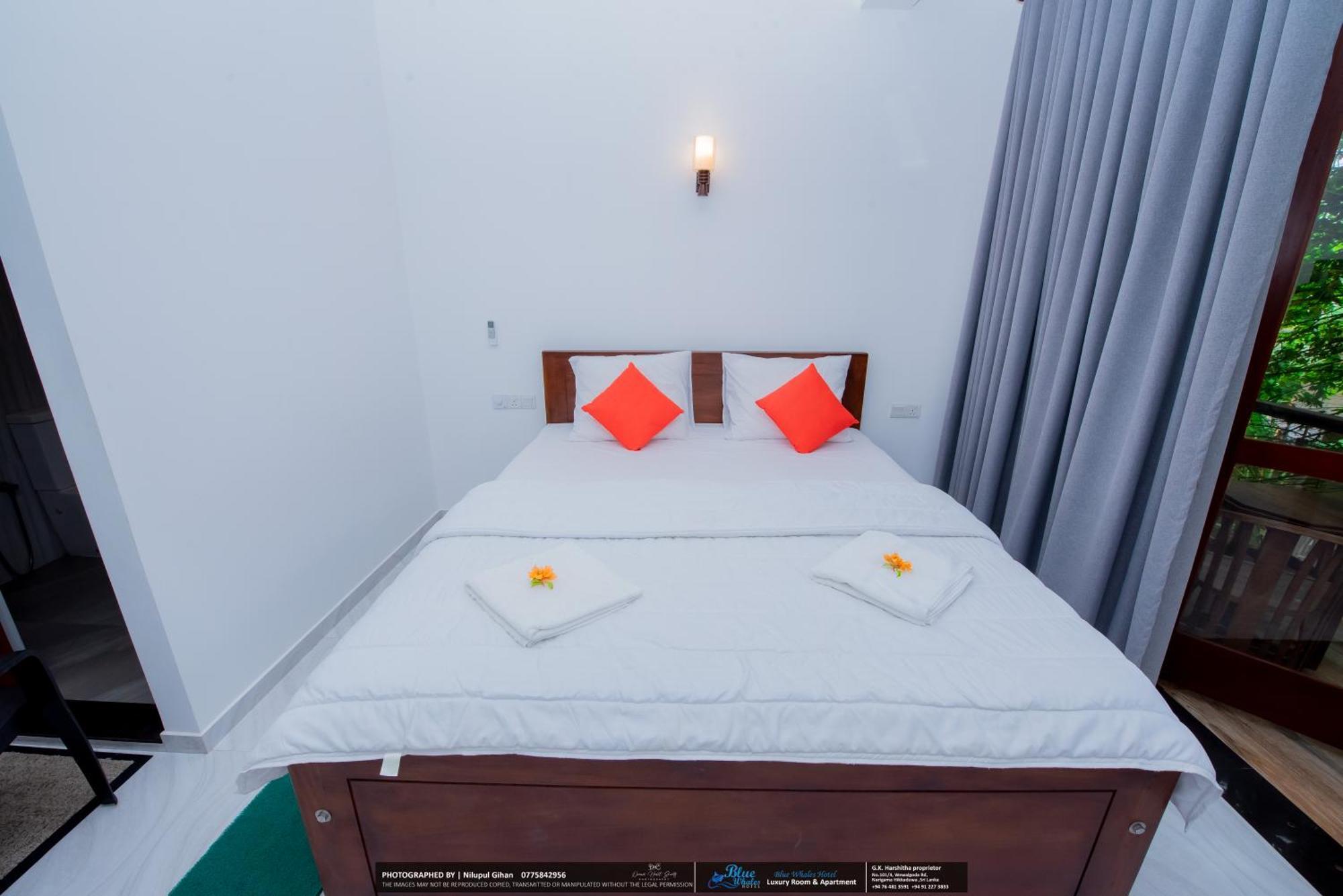 Blue Whales Hotel Хіккадува Екстер'єр фото