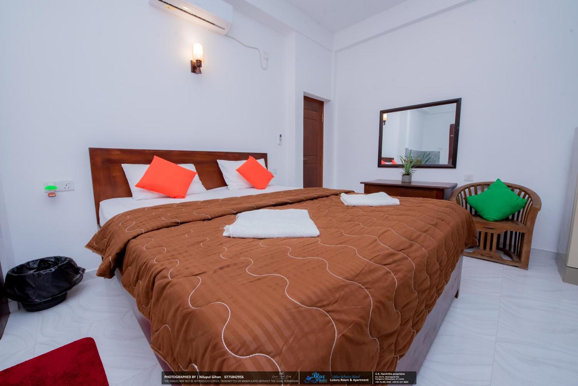 Blue Whales Hotel Хіккадува Екстер'єр фото