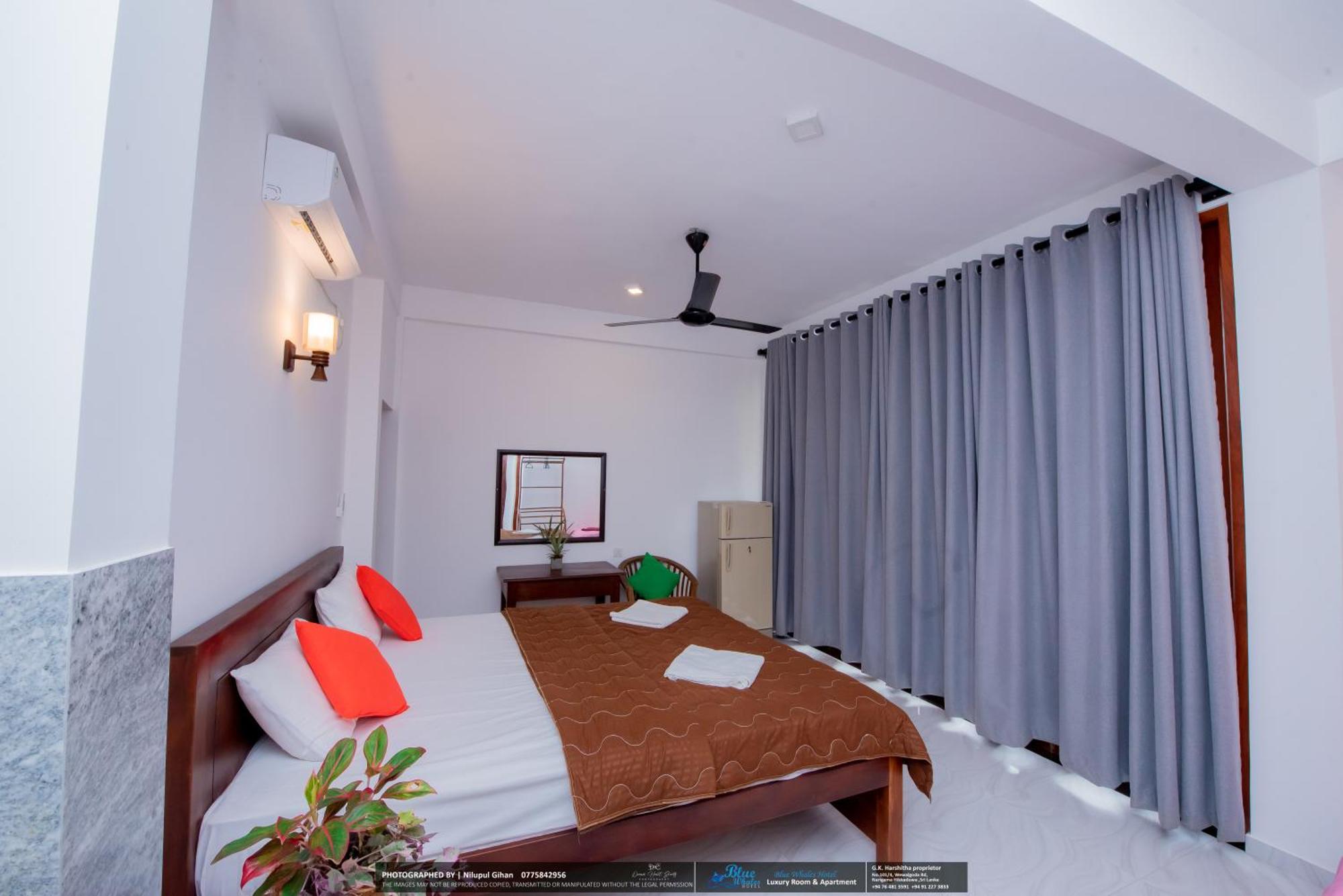 Blue Whales Hotel Хіккадува Екстер'єр фото