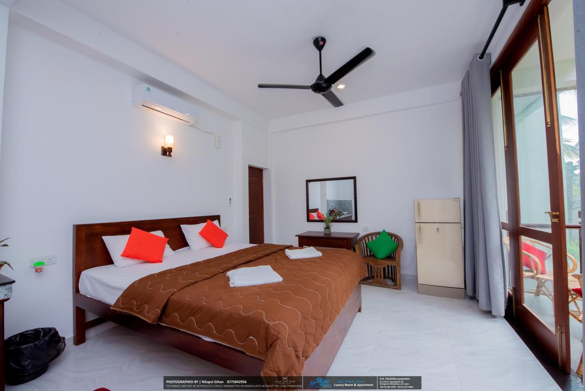 Blue Whales Hotel Хіккадува Екстер'єр фото