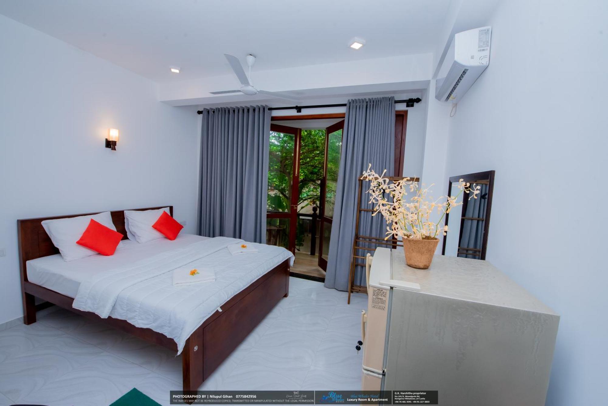 Blue Whales Hotel Хіккадува Екстер'єр фото