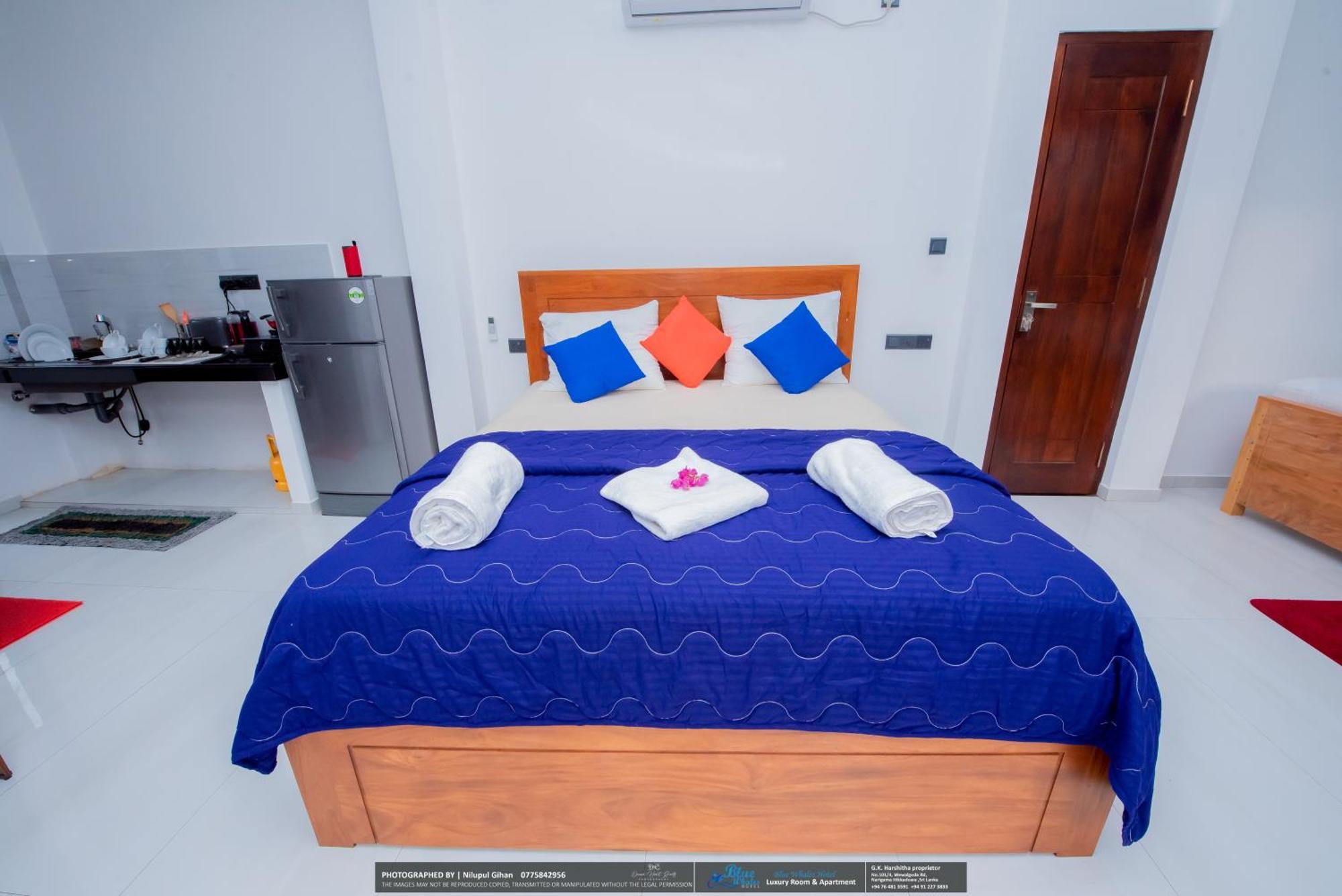 Blue Whales Hotel Хіккадува Екстер'єр фото