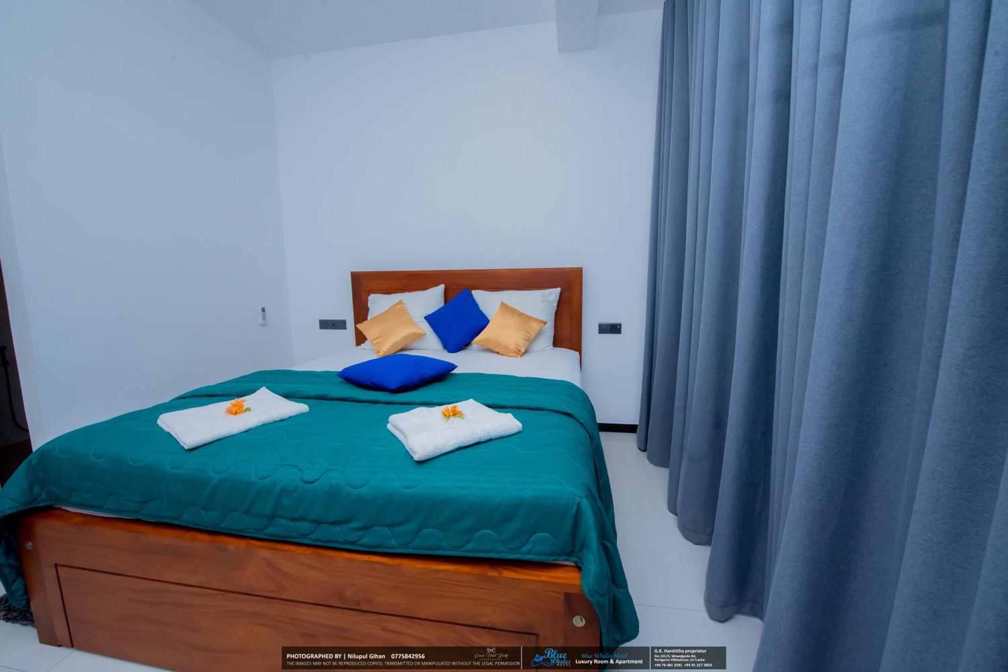 Blue Whales Hotel Хіккадува Екстер'єр фото