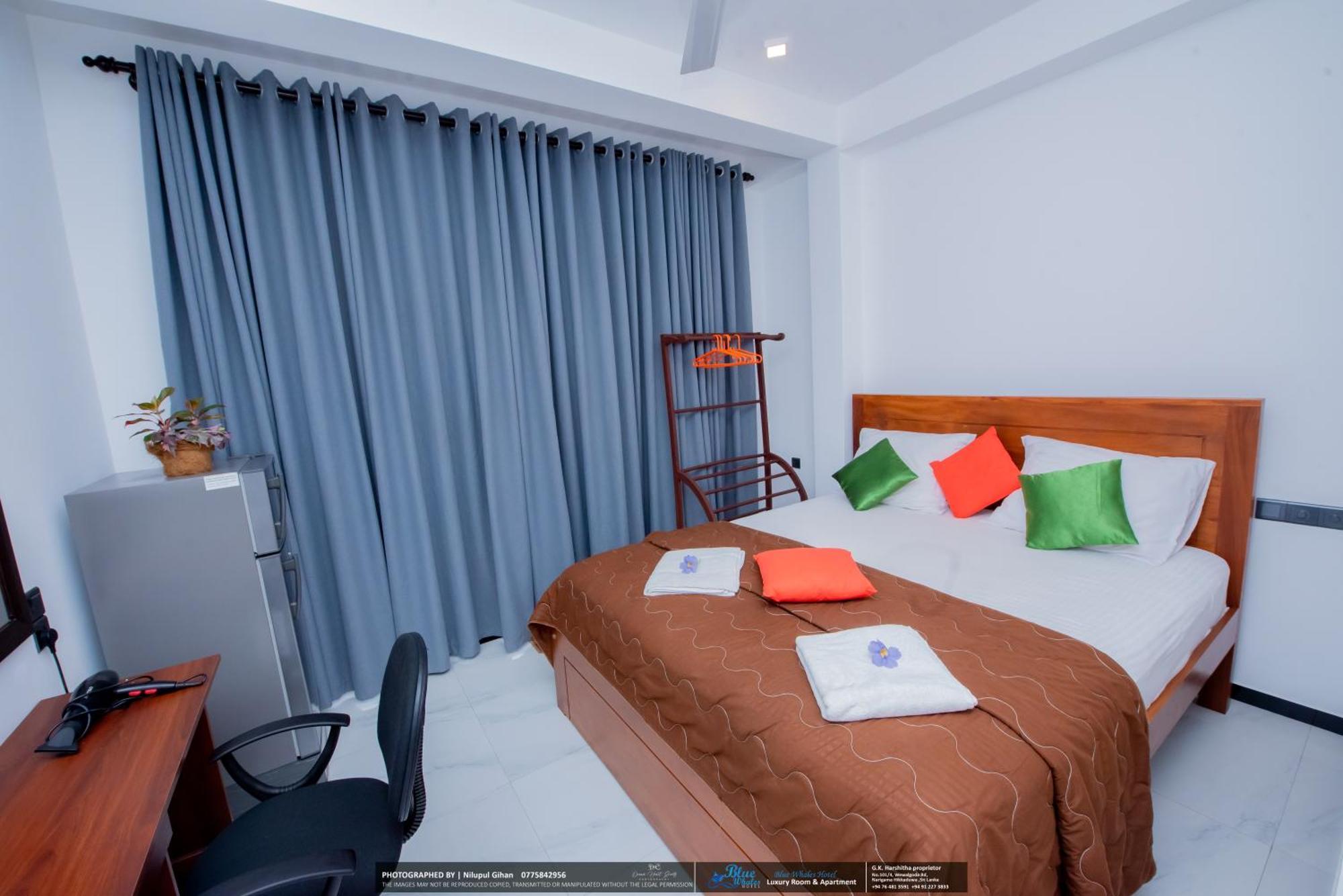 Blue Whales Hotel Хіккадува Екстер'єр фото