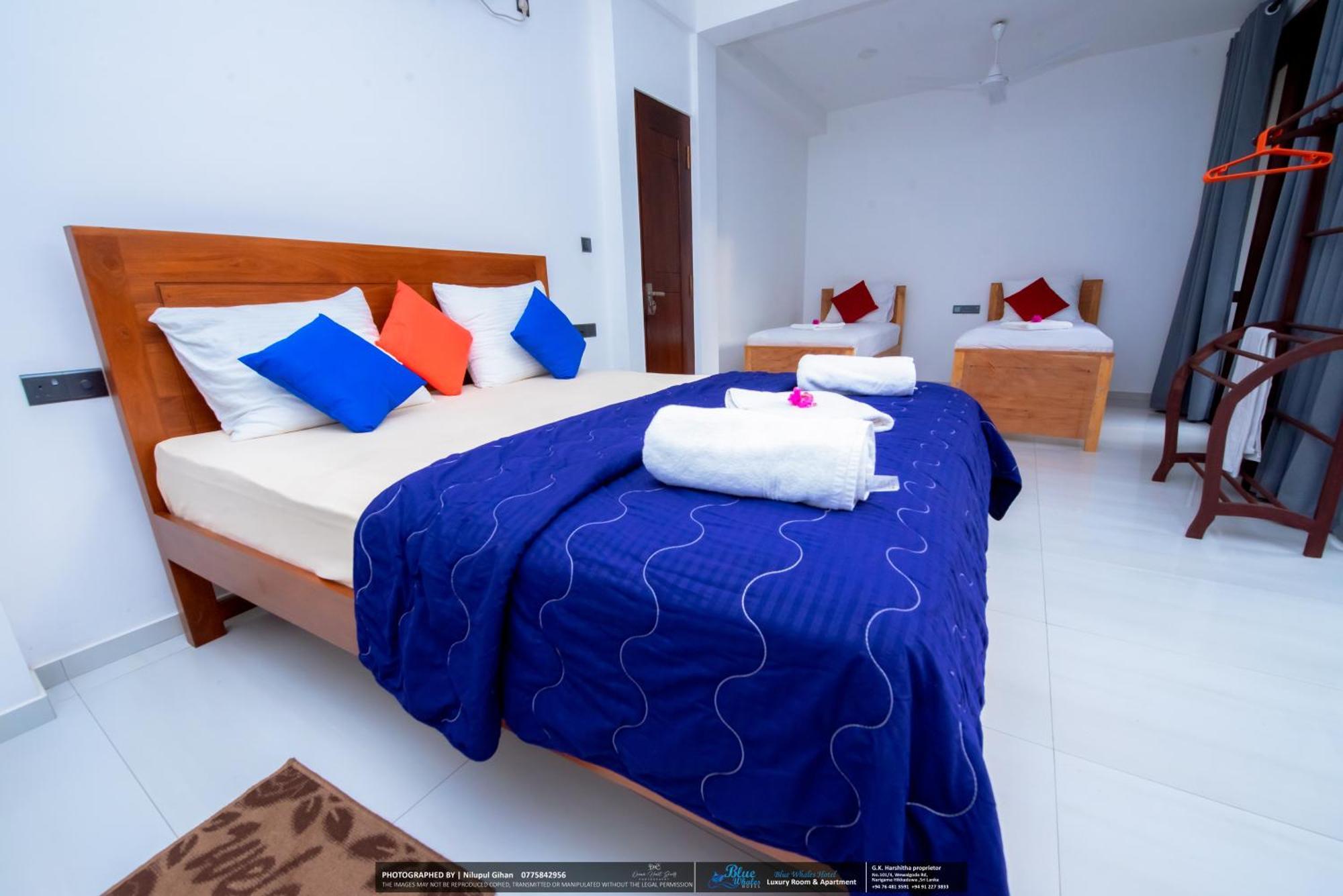 Blue Whales Hotel Хіккадува Екстер'єр фото